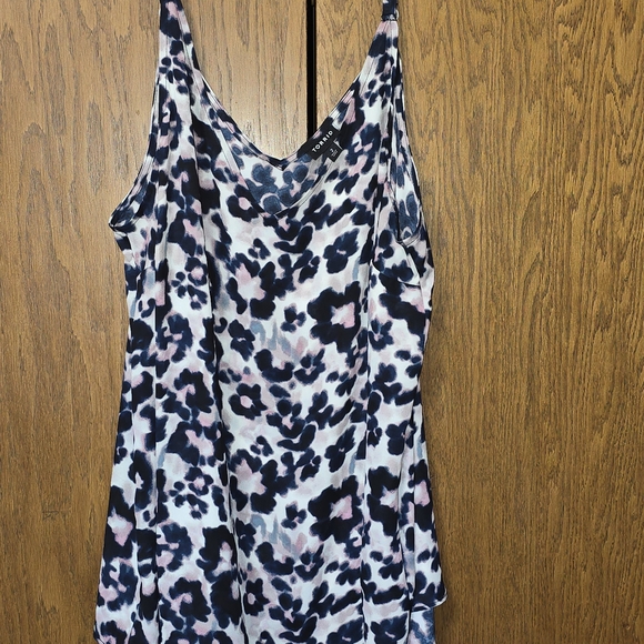 Size 2 Torrid Blue and Pink Floral Tank Top NW/OT - Picture 5 of 5